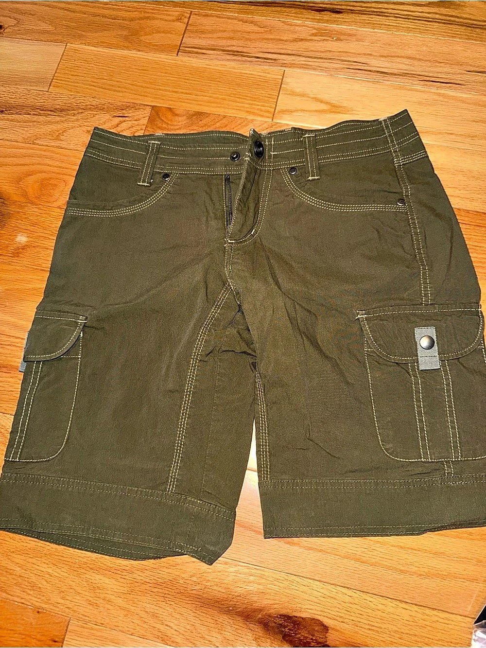Kuhl Women’s Cargo Shorts in Green Size 4